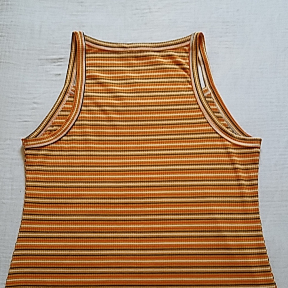 Socialite Ribbed Tank Top - Picture 4 of 5